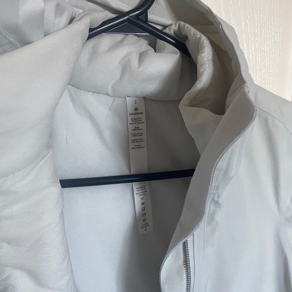 Lululemon Rain Jacket Size 2 - Picture 11 of 14